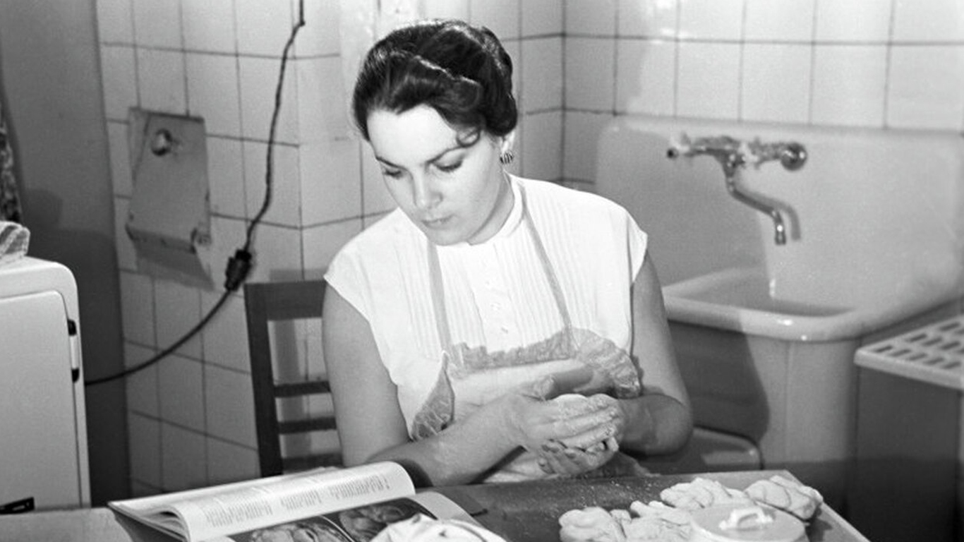 После работы нужно было приготовить ужин на всех. / Фото: gastro-norma.ru После работы нужно было приготовить ужин на всех. / Фото: gastro-norma.ru