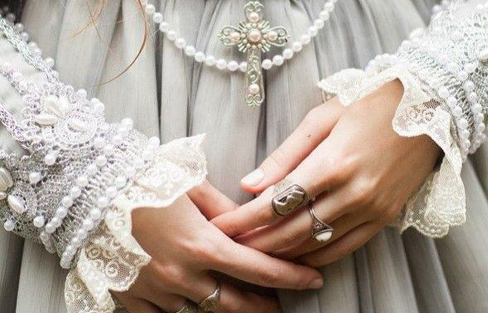 Без вреда для здоровья женщинам можно носить туфли на каблуках, высота которых составляет от 2 до 4 см!