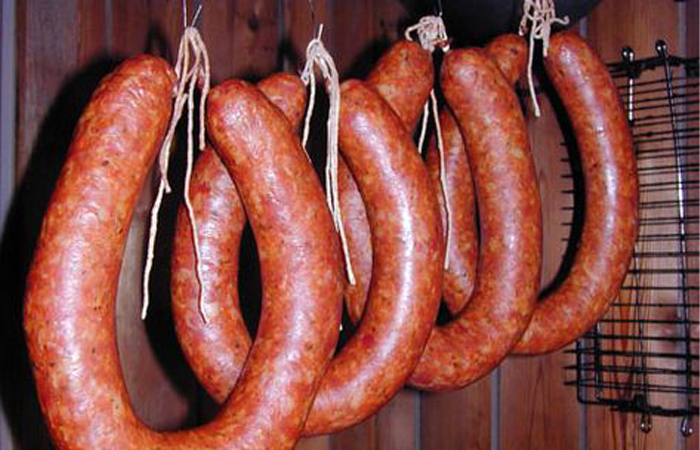 Натуральность - главный секрет популярности колбасных изделий.