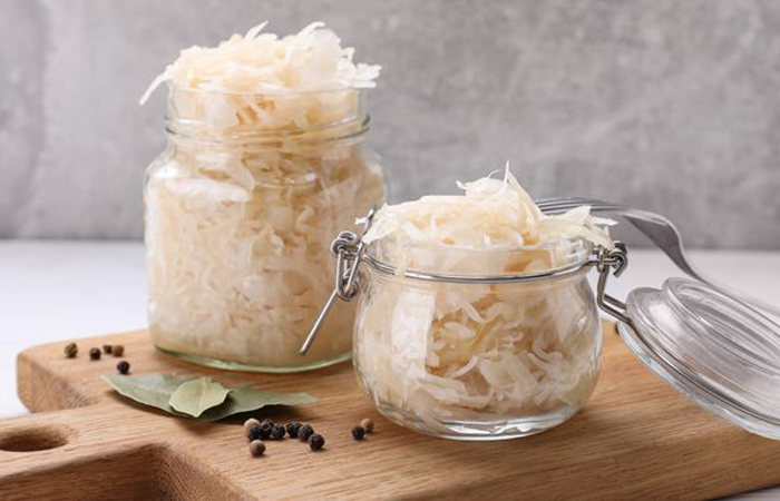 квашеная капуста содержит живые бактерии.