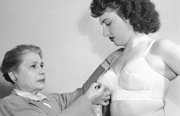 СССР было собственное производство лифчиков. СССР было собственное производство лифчиков.