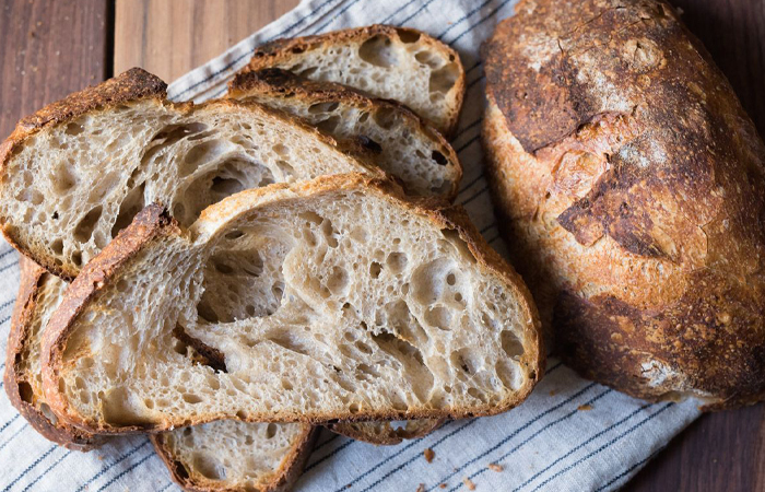 С хлебом существует много поверий...