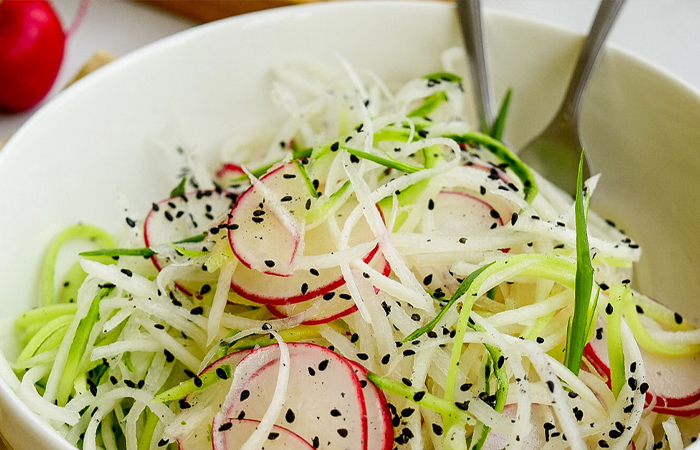 В 100 граммах дайкона содержится 18 ккал! В 100 граммах дайкона содержится 18 ккал!