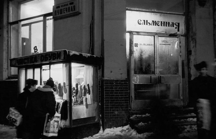 В пельменных можно было вкусно поесть и согреться в морозную погоду.