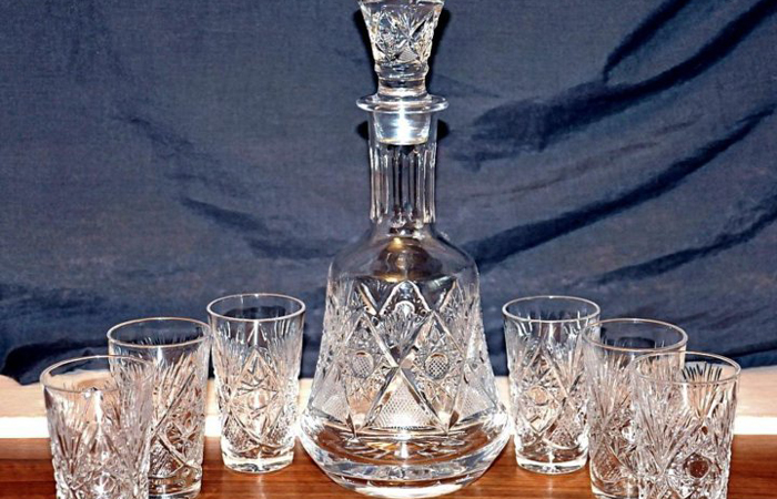 В СССР на праздники напитки подавались только в хрустальных графинах!