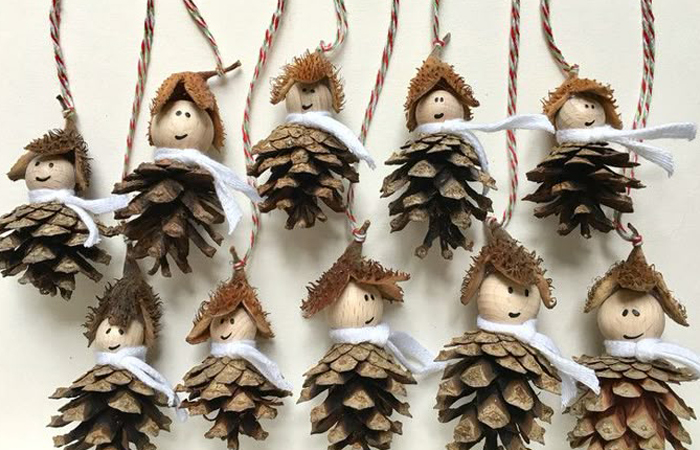 Шишки на натуральной елке смотрятся сказочно!