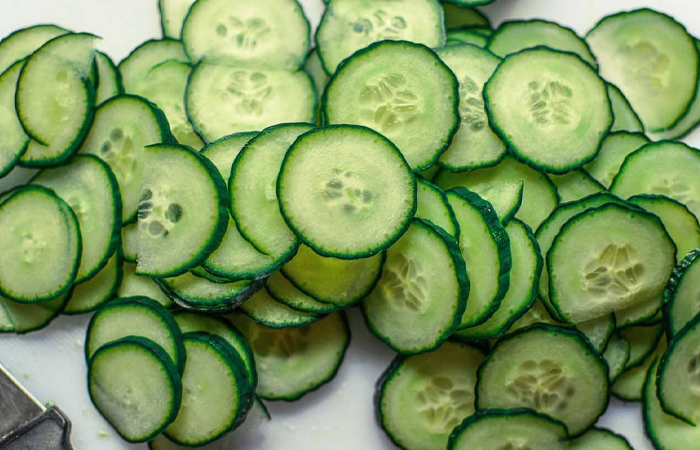 А еще из огуречного сока получалось отличное средство для поддержания тонуса кожи.