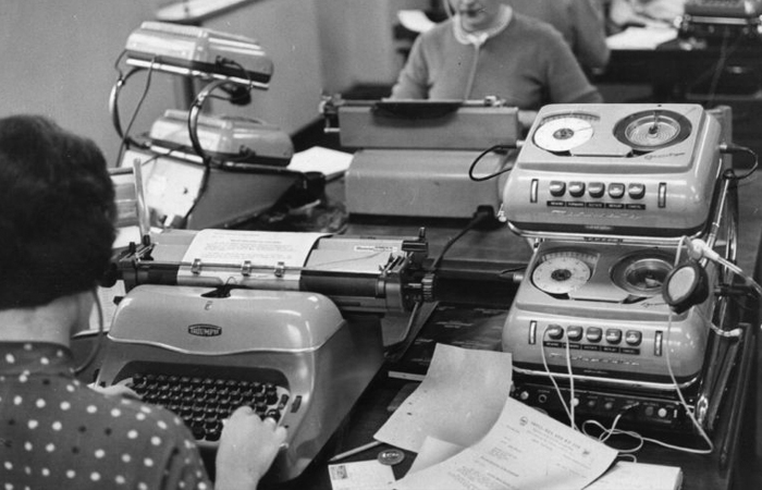 Стенографисты могли за одну минуту напечатать больше 200 слов разговорной речи.