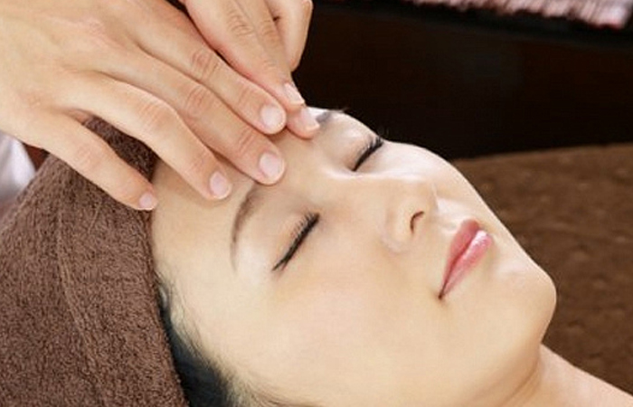 Массаж борется со старением кожи. / Фото: beauty-shop.ru 