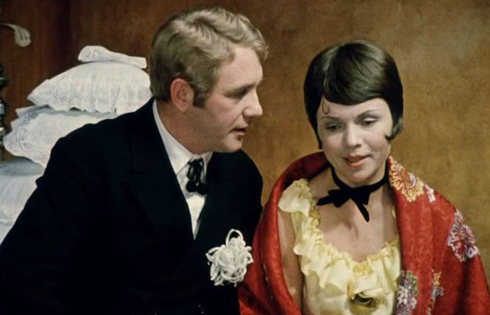 Советские чокеры изготавливали из бархата и атласа.