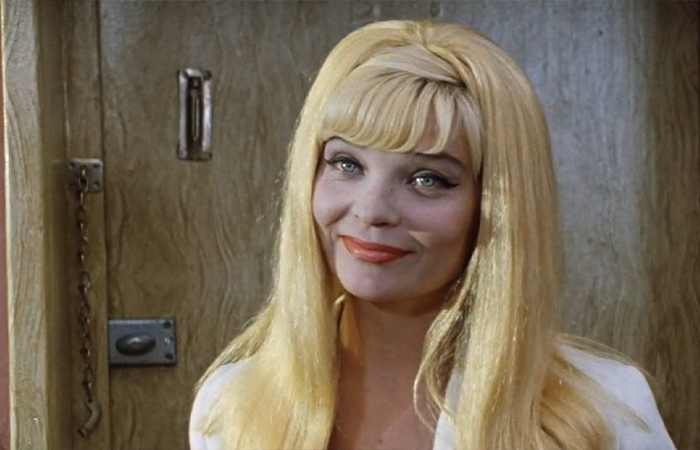 В СССР перекись водорода использовали для осветления волос.