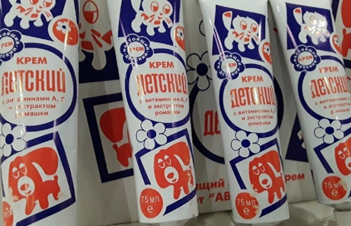 Детский крем был основой для теней, тонального крема, корректора  и много другого.