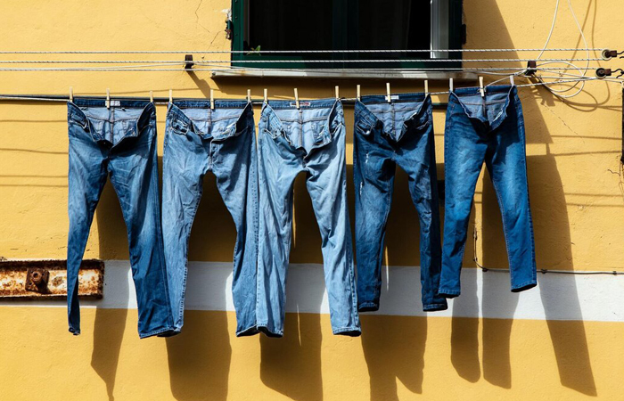 На джинсах после обработки их белизной можно было хорошо заработать.