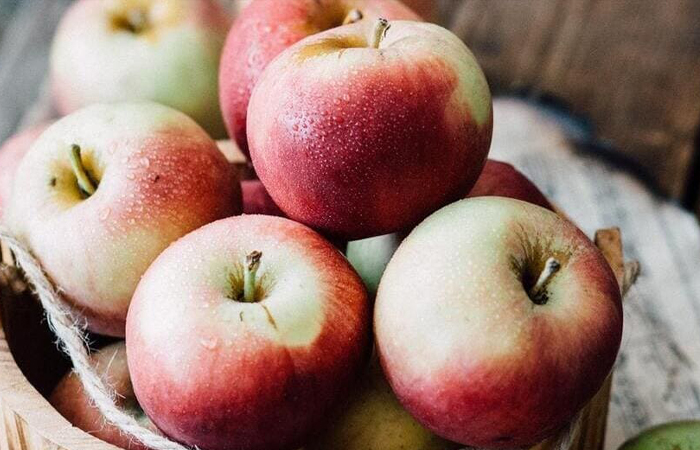 Яблочная кожура содержит большое количество полезных веществ.