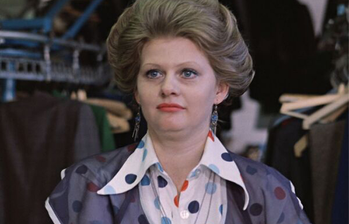 Острые объемные воротники на блузках были модными в 70-80-х годах.