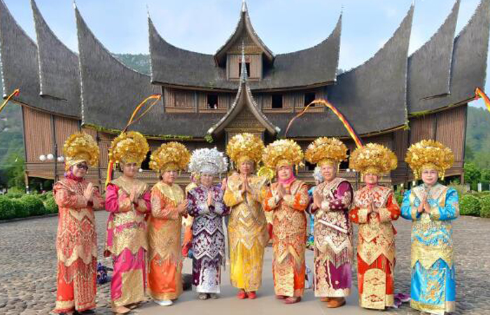 Минангкабау насчитывается уже более четырех тысяч человек. / Фото: zenhotels.com Минангкабау насчитывается уже более четырех тысяч человек. / Фото: zenhotels.com