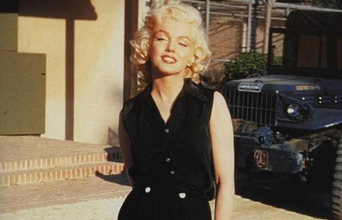 Актрисе часто приходилось заключать контракты, в которых указывались параметры.