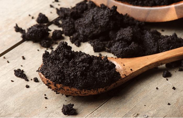 Кофейных жмых использовали в качестве скраба.