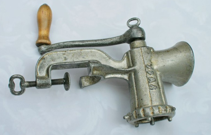 Сейчас не каждый сможет собрать ручную мясорубку!