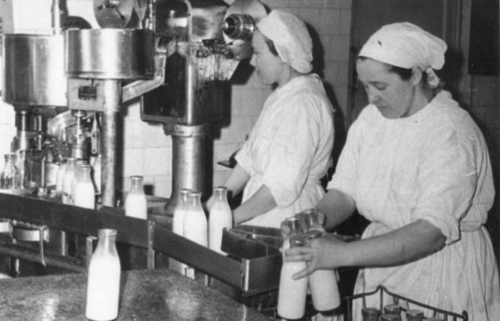 Новая упаковка молока была разработана к 60-м годам. / Фото: russiainphoto.ru 