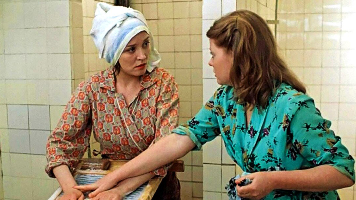 Стирать приходилось вручную. / Фото: kinoafisha.info Стирать приходилось вручную. / Фото: kinoafisha.info