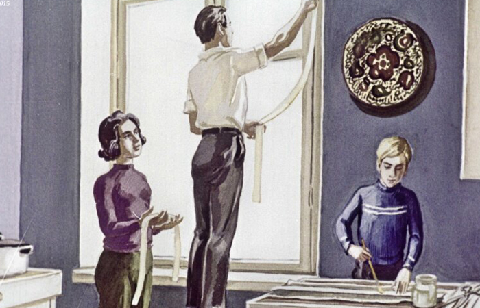 В каждой советской квартире окна заклеивали бумагой.