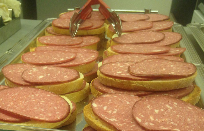 В СССР колбаса была признаком достатка и благополучия!