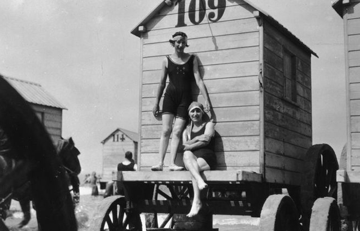 Фургончики обслуживали специально обученные люди.