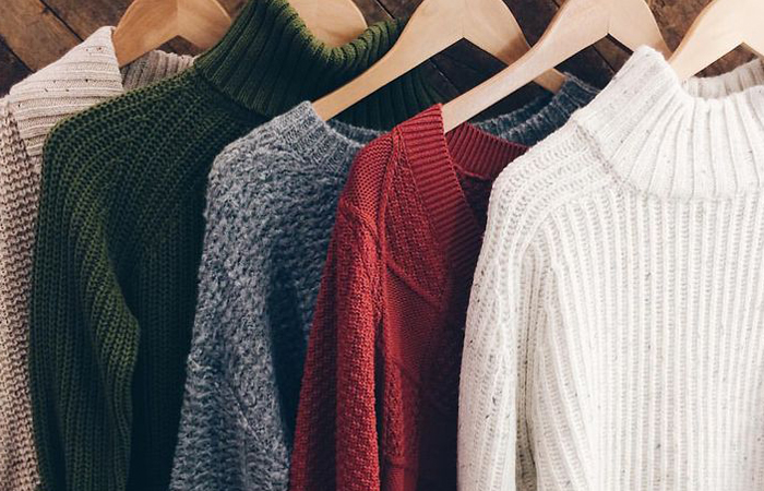 Сейчас в тренде вязанные свитера и жакеты. Сейчас в тренде вязанные свитера и жакеты.