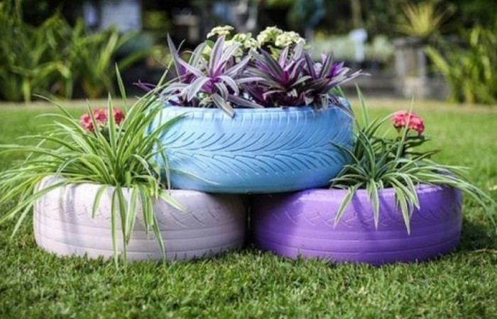 Сейчас шины можно бесплатно сдать в шиномонтаж.