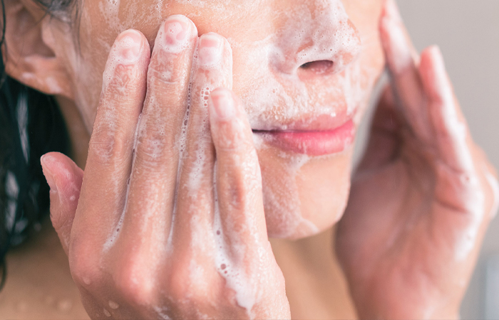 Ежедневное очищение - залог красивой кожи. / Фото: ravishmag.co.uk 