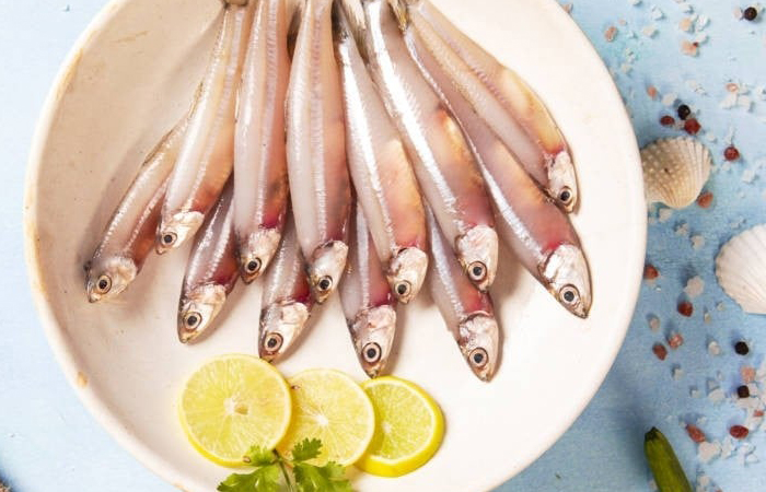 Консервированные анчоусы содержат большое количество соли.