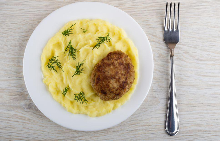 Школьники считали картофельное пюре и котлету лучшим продуктовым сочетанием. Школьники считали картофельное пюре и котлету лучшим продуктовым сочетанием.