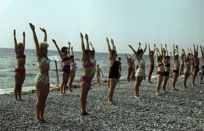 Сметаной щедро смазывали кожу после загара.