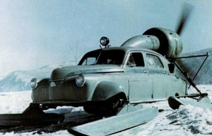 Аэросани могли передвигаться по сугробам в условиях Крайнего Севера. Аэросани могли передвигаться по сугробам в условиях Крайнего Севера.