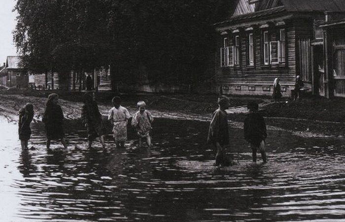 Город полностью ушел под воду. / Фото: smolbattle.ru 