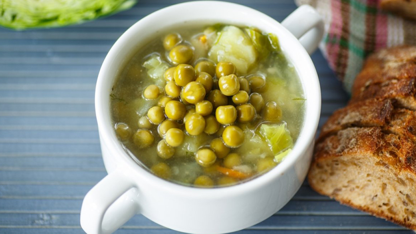 Рассол подходит для приготовления супов. / Фото: lefood.menu Рассол подходит для приготовления супов. / Фото: lefood.menu