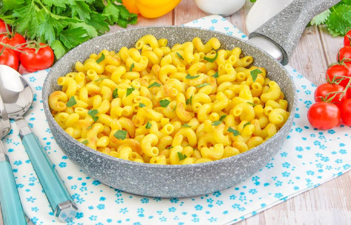 Жареные макароны приобретают ореховый привкус. / Фото: 1000.menu Жареные макароны приобретают ореховый привкус. / Фото: 1000.menu