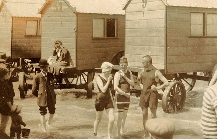 Купальные машины использовали до начала 20 века.