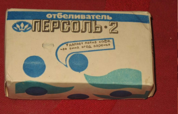 Отбеливатель помогал вернуть новизну футболкам и рубашкам.