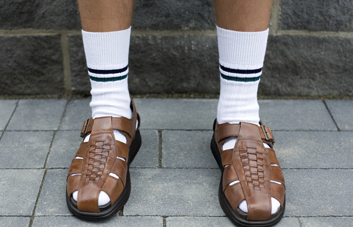 Сандалии с носками по сей день вызывает споры со стороны стилистов! Сандалии с носками по сей день вызывает споры со стороны стилистов!