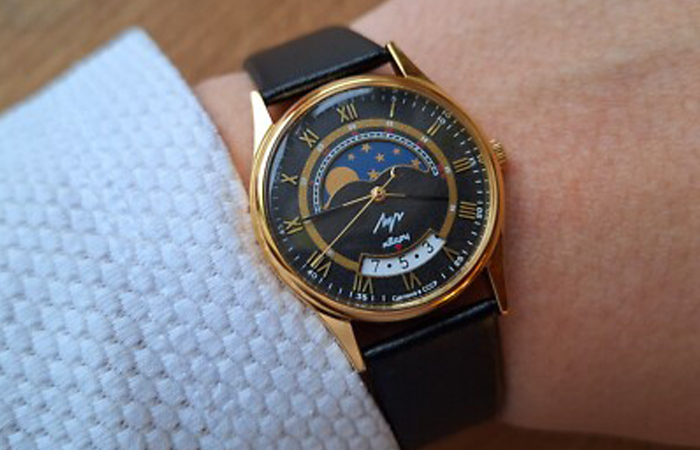 Циферблаты имели разные дизайны с картинками.