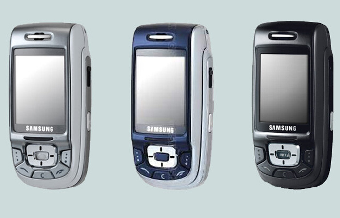 Слайдеры конкурировали с раскладными телефонами.