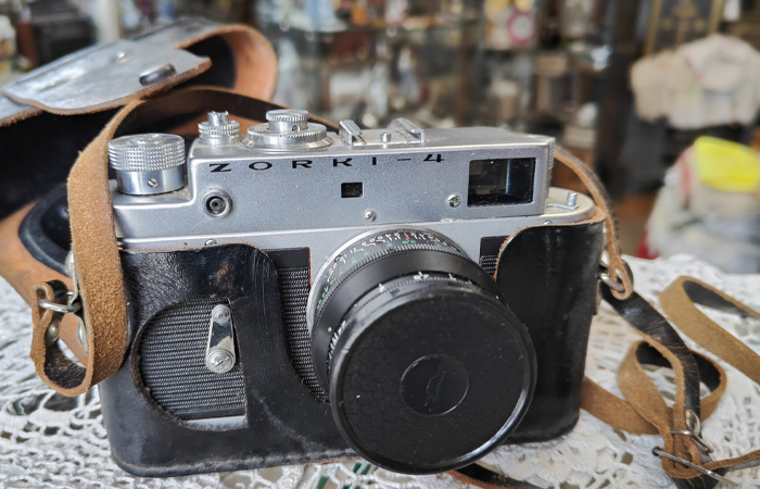 К фотоаппарату нужно было докупать дополнительные атрибуты: вспышку, переходники, объективы, чехлы...