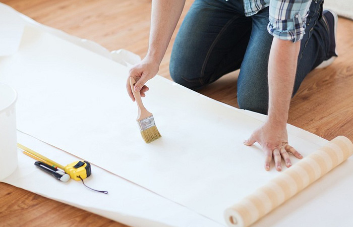 Газеты помогали экономить в ремонте. / Фото: ivd.ru Газеты помогали экономить в ремонте. / Фото: ivd.ru