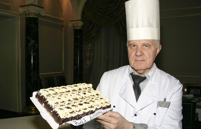 Автором торта является Владимир Гуральник.