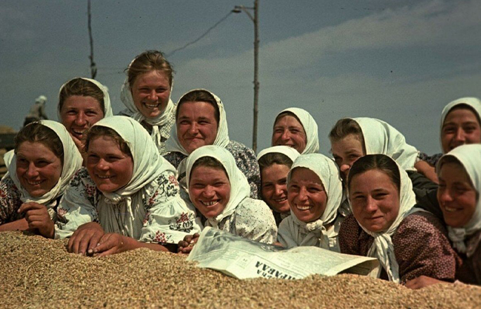 Колхозники - это сезонная работа.