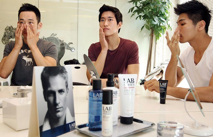 В Южной Корее существуют салоны красоты исключительно для мужчин.