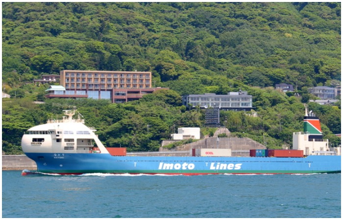 Рассмотрим корабль с другого ракурса. Рассмотрим корабль с другого ракурса.