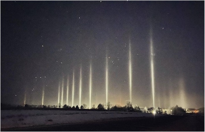 Световые столбы прямиком из Кирова.